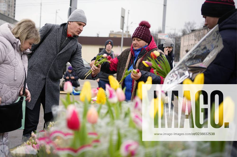 International Women s Day People buy flowers in Kyiv, Ukraine, on the U