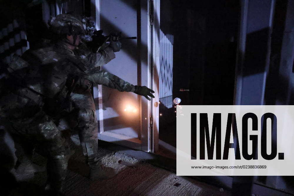 Bild Task Force A Soldier with 1st Battalion, 87th Infantry Regiment, Task Force ...