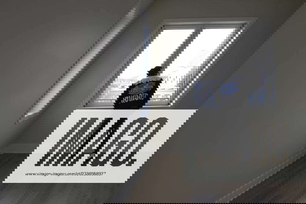 March 8, 2023 Zadrian Brooks tours a condo unit in Chicago s Bronzeville neighborhood on Feb