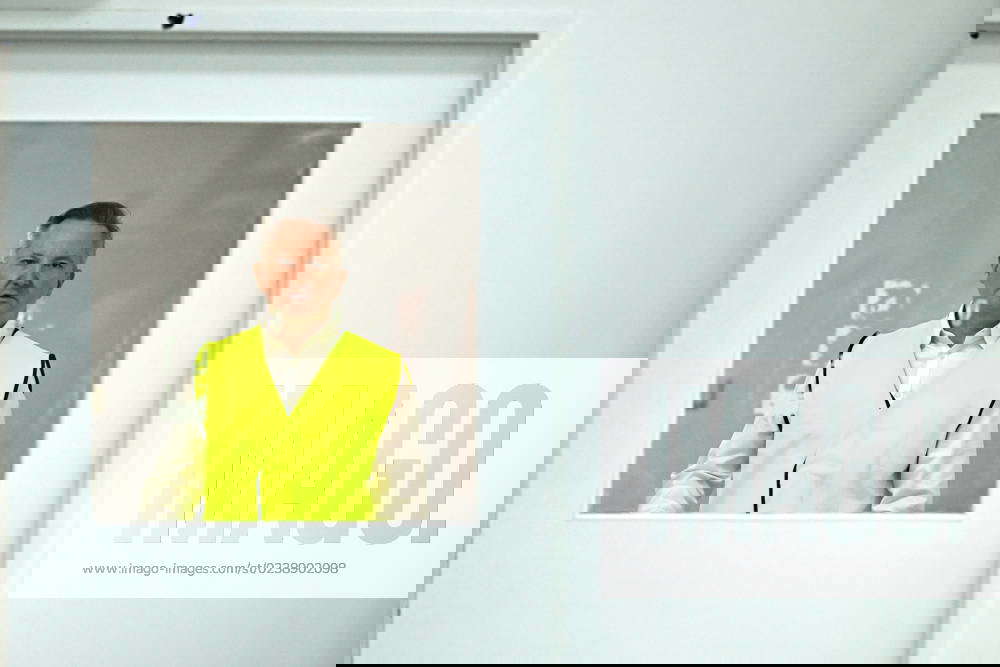 CHRIS BOWEN BATTERY MANUFACTURING VISIT, Federal Minister for Climate