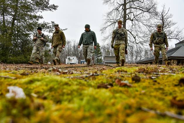 Soldiers from the 1-181st Field Artillery Battalion of the Tennessee ...