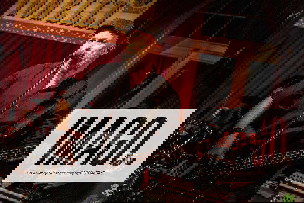 Germanys most successful Status Quo tribute band Quotime at Tonellis in