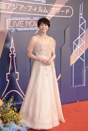 Porno model Meri Kerri Yangi yil korporativ partiyasi uchun yalangoch ayollar fotosuratlari