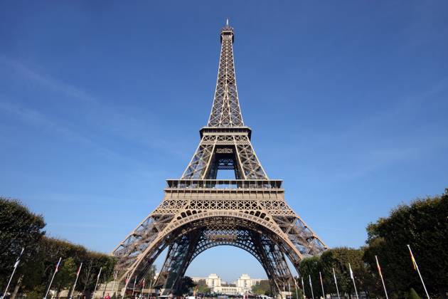 Eiffel Tower from the frogs eye view, France, Paris Eiffel tower Worm ...