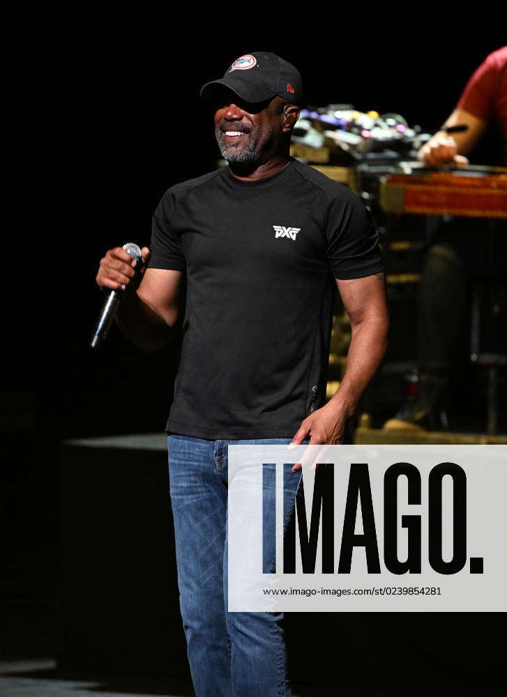 Darius Rucker performs during the Starting Fires Tour at Hard Rock Live