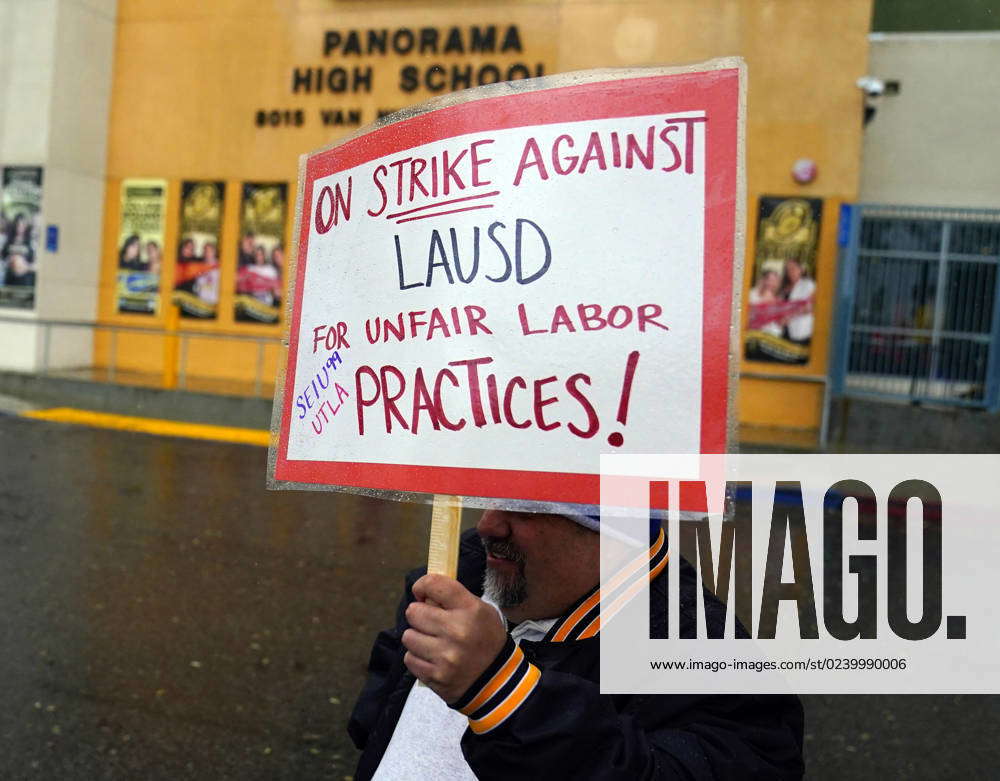 News: LA Teachers On Strike Mar 21, 2023; Los Angeles, Calif., USA; A 3 ...