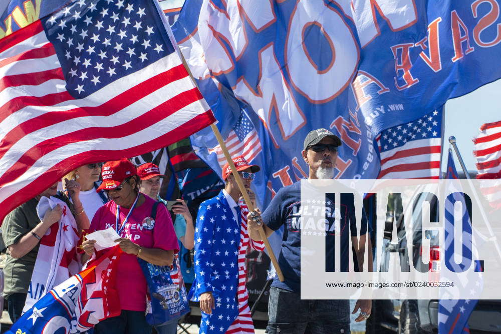 March 21 2023 West Palm Beach Florida Usa Donald Trump Supporters Rally In Front Of Trump S