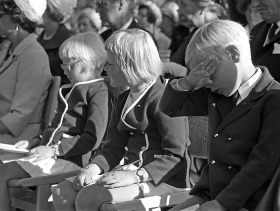 Historical photos Asker 19690829 King Olav V solemnly unveils the ...