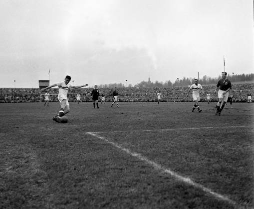 HISTORICAL PHOTOS Oslo, 19860430 Ulleval stadium Norway Argentina 1 0 ...