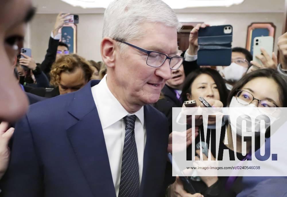 Apple CEO Cook in China Apple Inc. CEO Tim Cook (C) is surrounded by