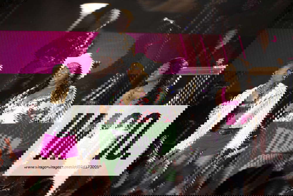 April 1, 2023, Austin, TX, United States Singers TREA SWINDLE, DEVYN