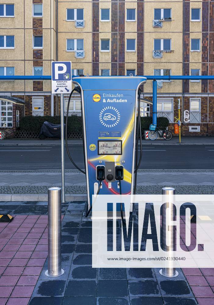 Shopping and Load, free of charge Ladesäule Lidl Parking spot, Berlin