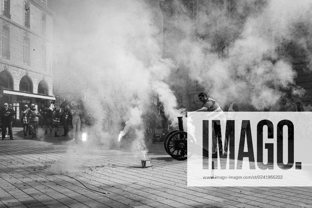 Alternative View - Protest In Bordeaux Against The Macron s Pension ...