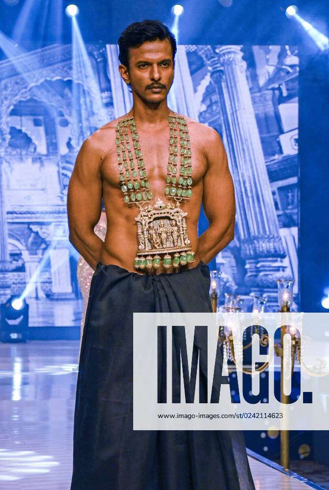 Male model fashion show hi-res stock photography and images - Alamy
