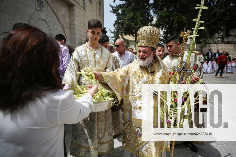 Palestinian Christian Orthodox Worshippe A Palestinian Orthodox priest ...