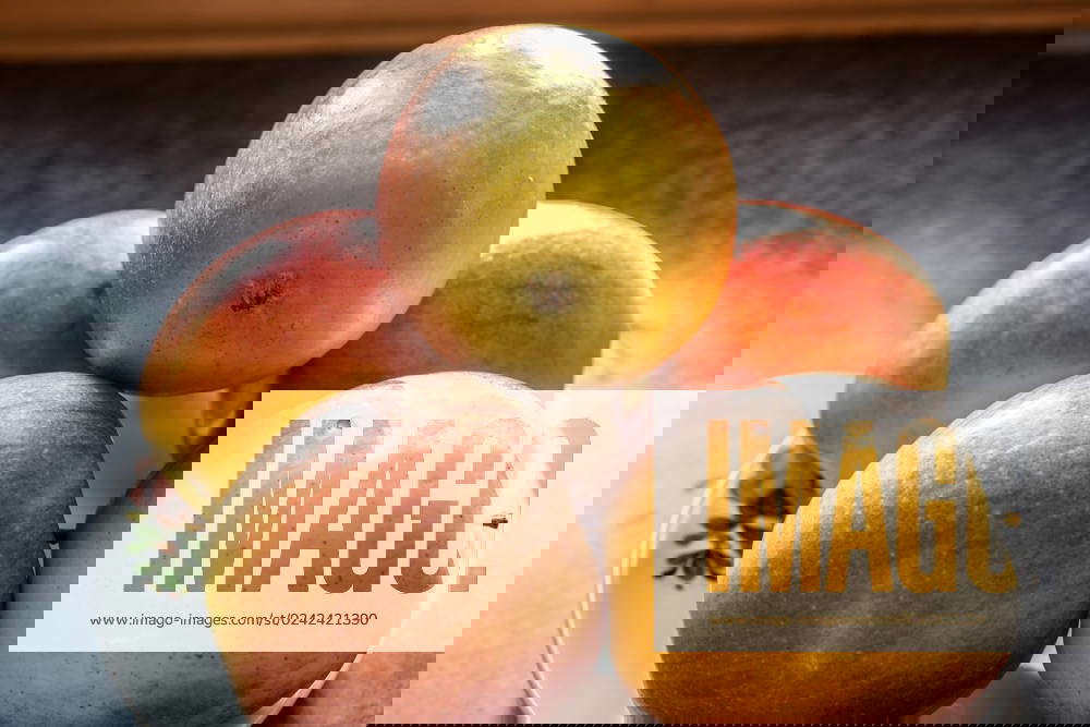 Red cheeked apples on plate , 32014994, Apple, Apples, Bodensee