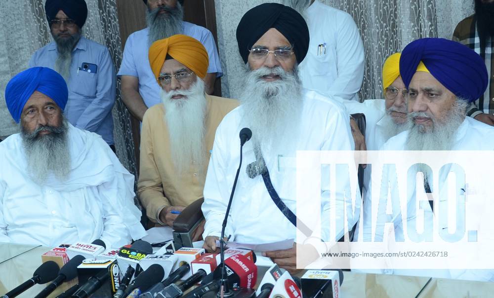 AMRITSAR, INDIA - APRIL 10: Shiromani Gurdwara Parbandhak Committee ...