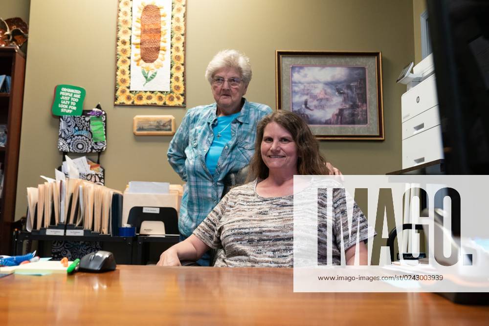 Syndication The Topeka CapitalJournal Peggy Beasterfeld poses with her daughter and employee Judy