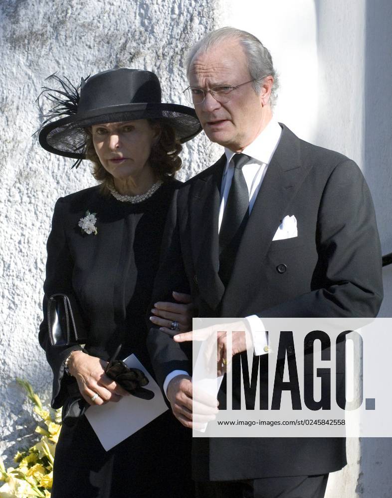 Tassjo 20051007 Queen Silvia And King Carl Gustaf Leave The Funeral Of 