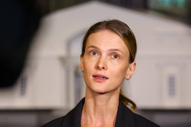 Issiq shahvoniy yapon Hitomi Tanaka orqasidan shunday yaxshi becerdin oladi