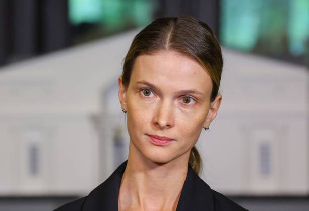 Oramizda transseksuallar Men hozir siktiraman, kaltak. Shunga oxshash video.