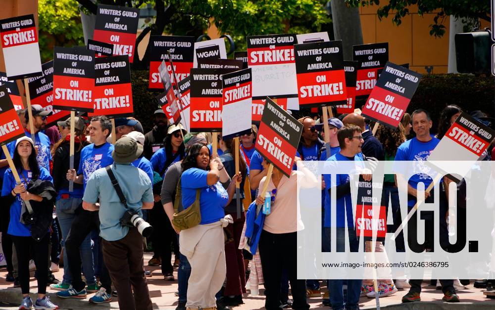 Syndication: USA TODAY Members of the Writers Guild of America picket ...