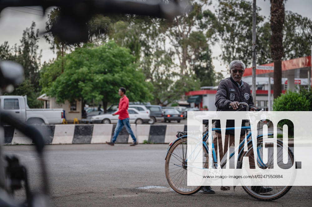 230512) -- ASMARA, May 12, 2023 -- An elder pushes his bike and