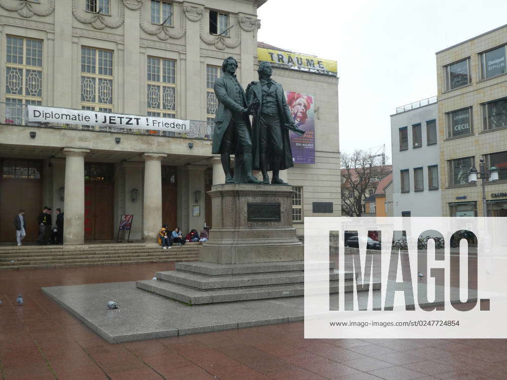 Statue Goethe Schiller Bronze double statue of the German poets Johann ...