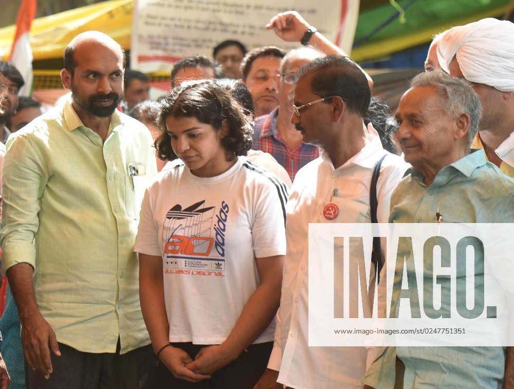 NEW DELHI, INDIA MAY 14: Wrestler Sakshi Malik With Supporters During ...