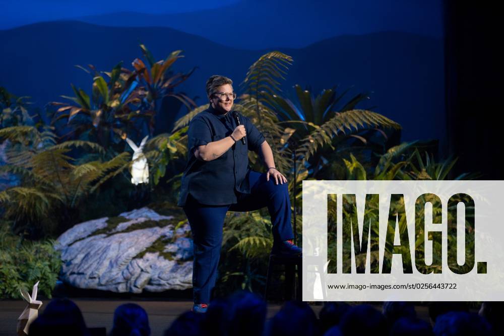 HANNAH GADSBY SOMEONE SPECIAL, Hannah Gadsby, in the Sydney Opera