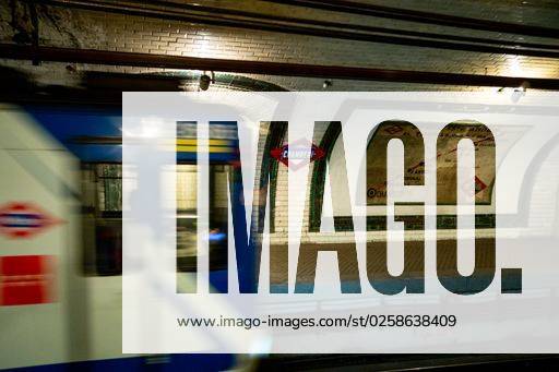 A metro wagon traveling through the Old Chamberi metro station in ...