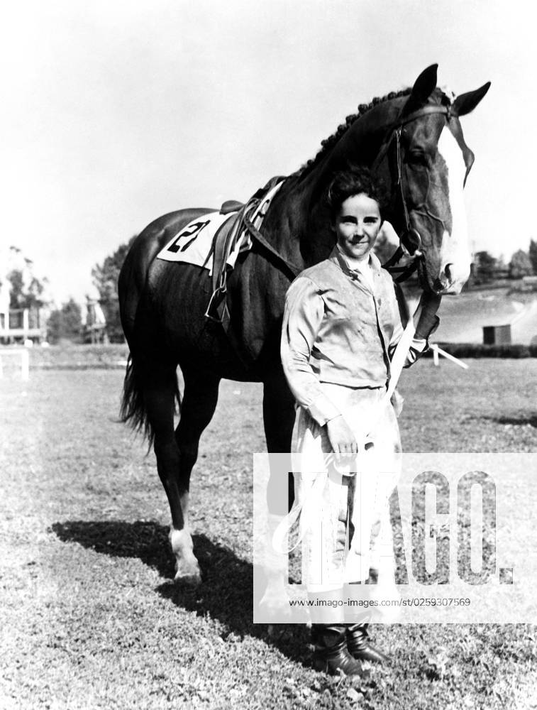 NATIONAL VELVET, Elizabeth Taylor, 1944MBDNAVE EC