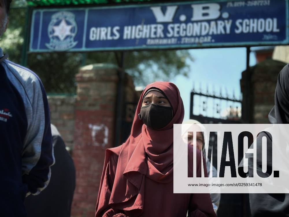 India: School’s ‘Abaya Ban’ Evokes Sharp Reactions in Kashmir Students ...