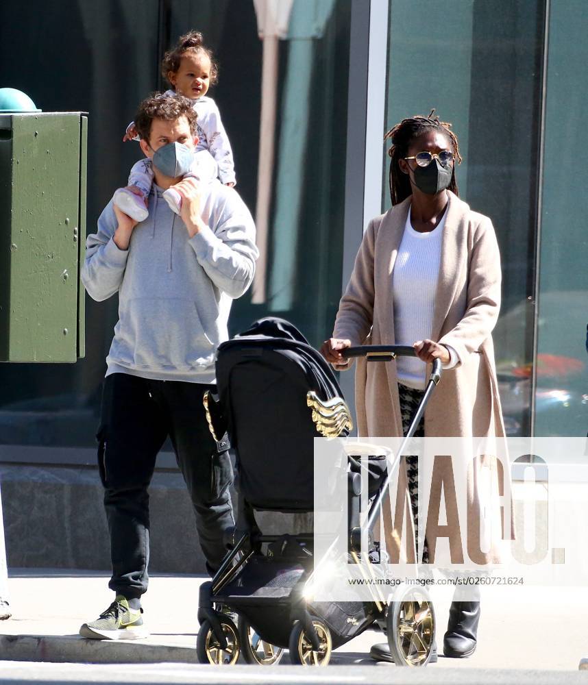 Joshua Jackson With His Wife And Their Daughter Out NYC Please hide children s faces prior to the