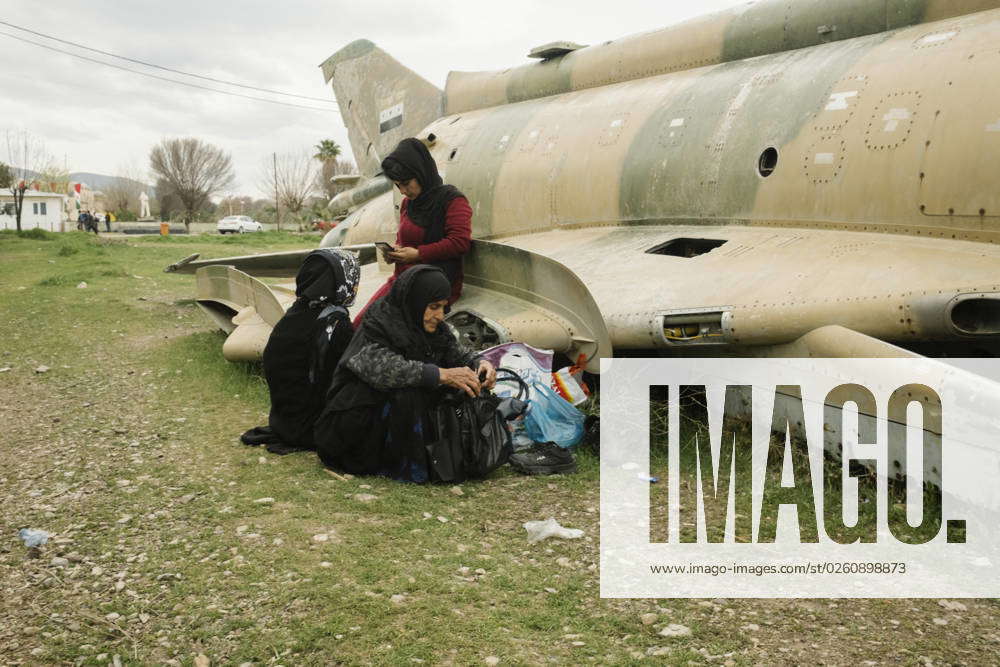 - Bashur - 19 3 2021 - Iraq Iraqi Kurdistan Erbil - Women rest by a ...