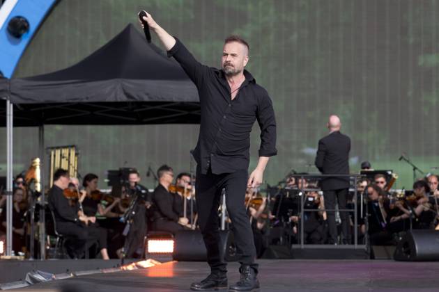 Alfie Boe performs at the All Things Orchestral Concert on the Great ...