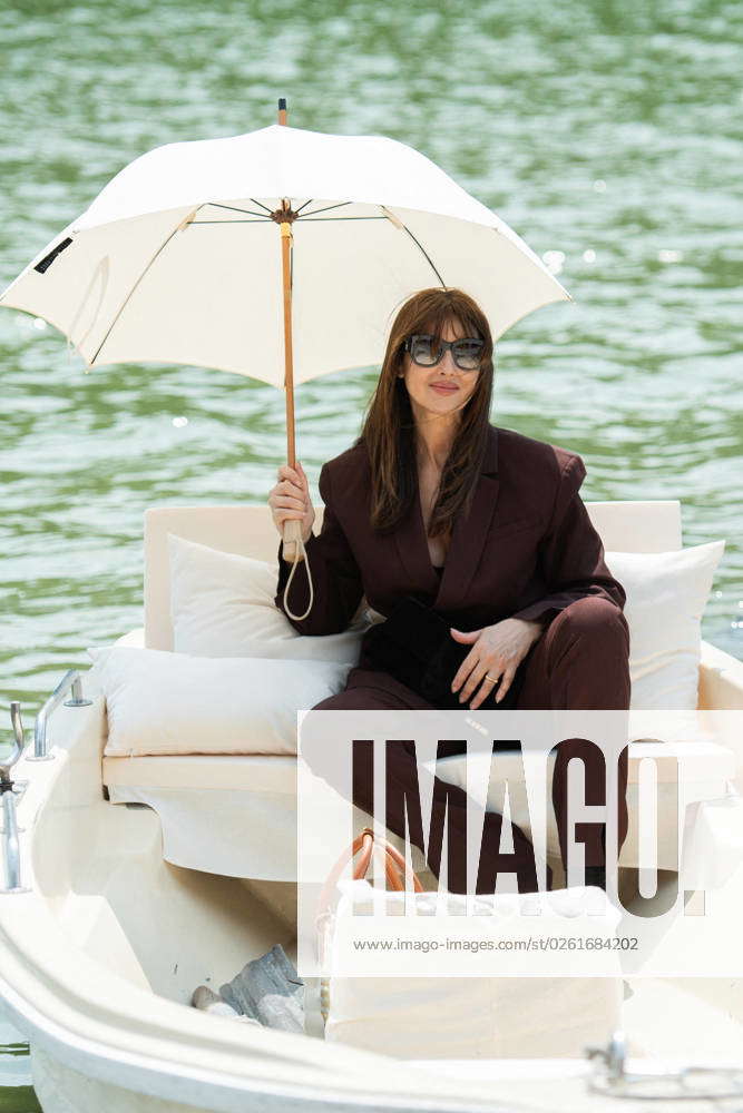 PFW Jacquemus Front Row Monica Bellucci Attending The Jacquemus   M 