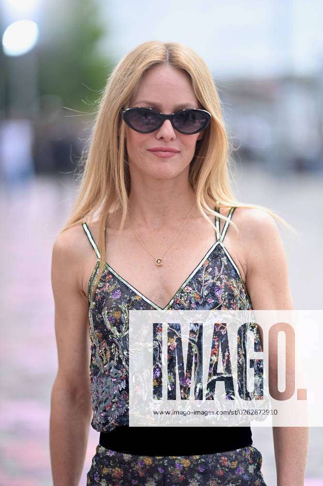 VANESSA PARADIS IN CHANEL COUTURE AW23