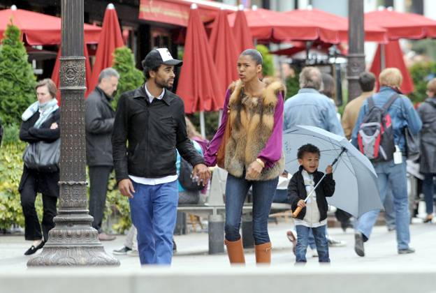 Singer Ayo And Family Sighting - Paris German-born singer Ayo, her ...