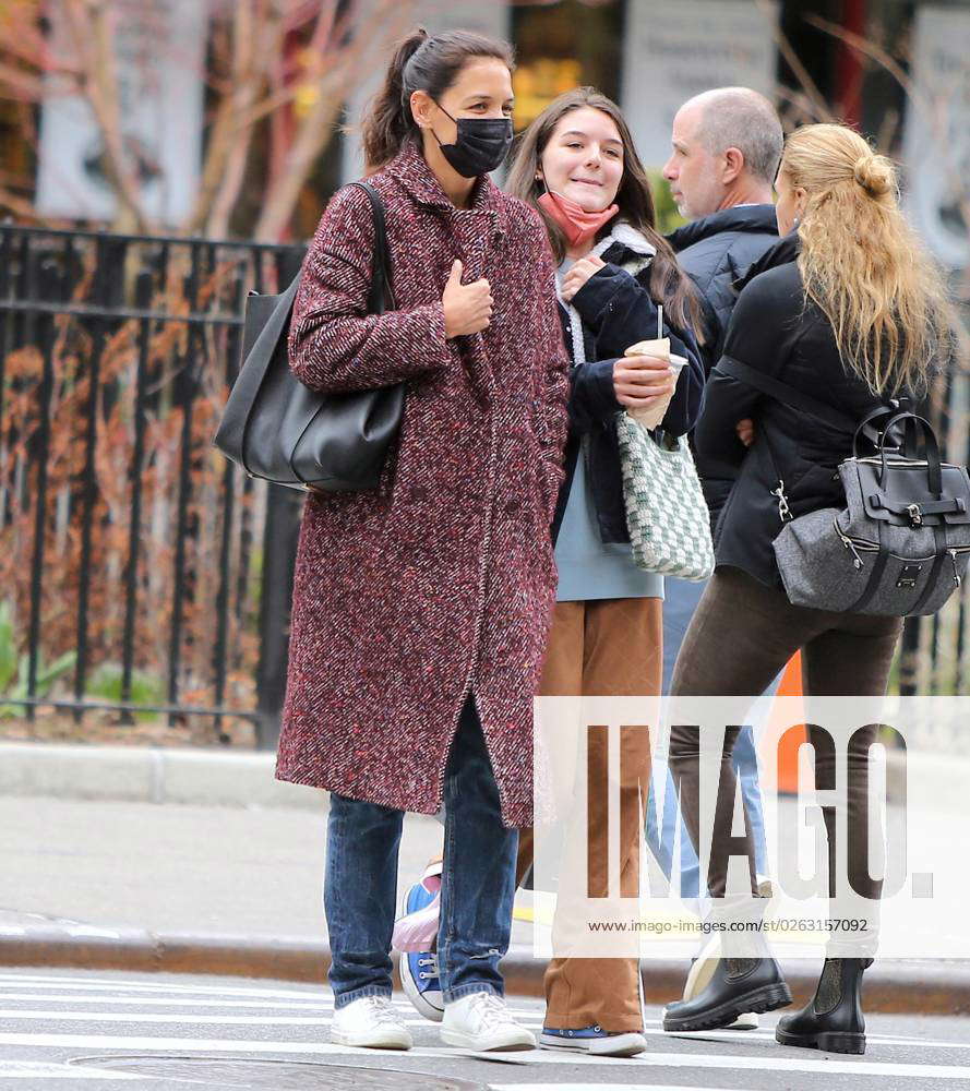 Katie Holmes And Suri Cruise Step Out - NYC Actress Katie Holmes and ...