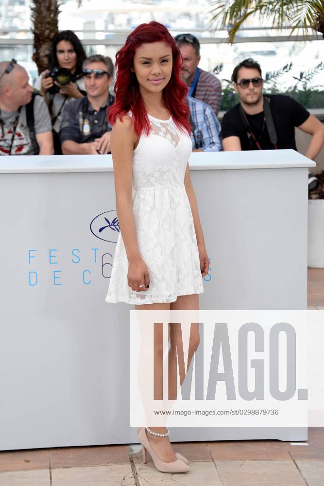 Cannes 2015 - The Chosen Ones Photocall Leidi Gutierrez posing at