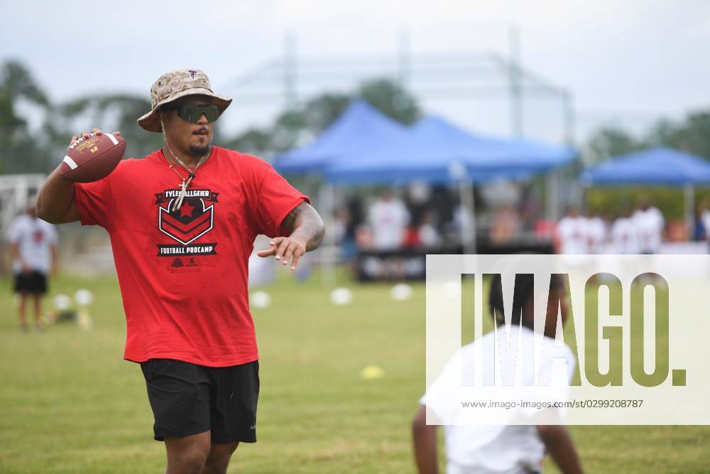 Atlanta Falcons Tyler Allgeier coaches NFL ProCamp at Fort Gordon