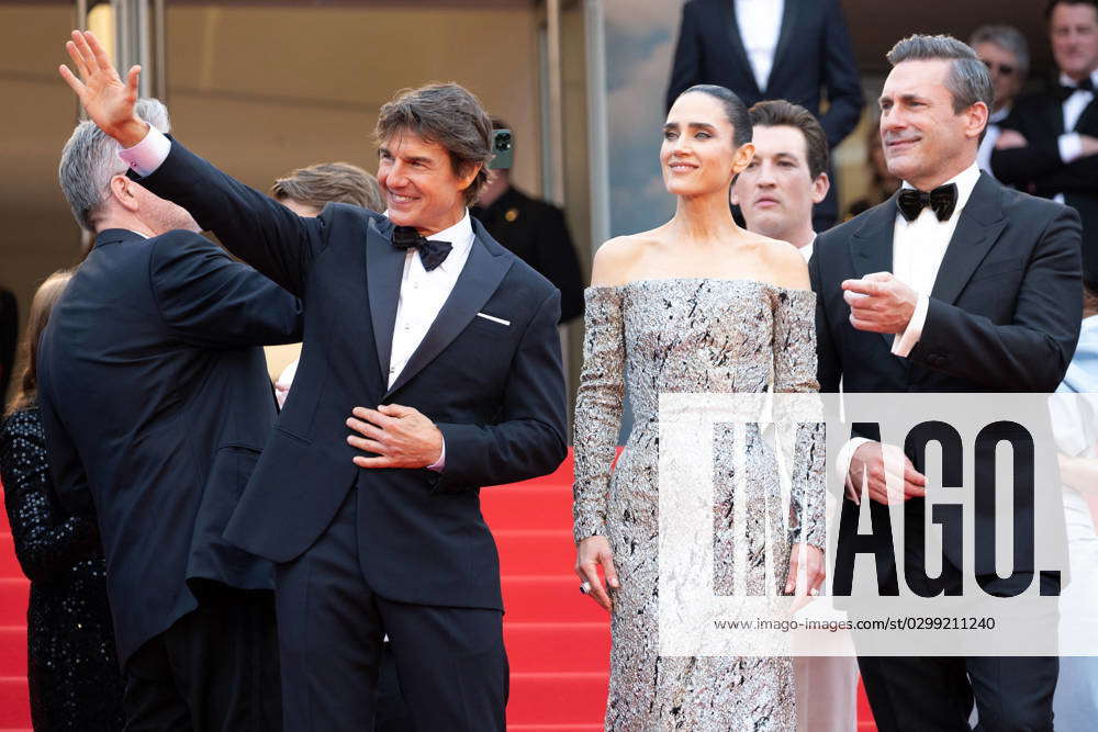 Cannes - Top Gun Maverick Red Carpet Day 2 Tom Cruise, Jennifer ...