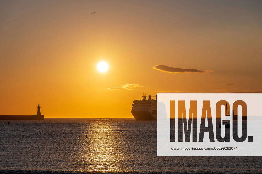 Bolette Cruise Ship at the Mouth of the Tyne during sunrise. Where ...