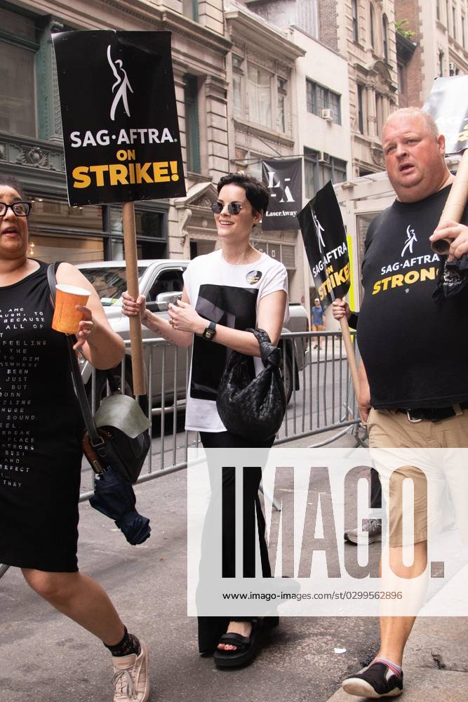 SAG AFTRA Protest Line continues at Netflix HQ in New York City