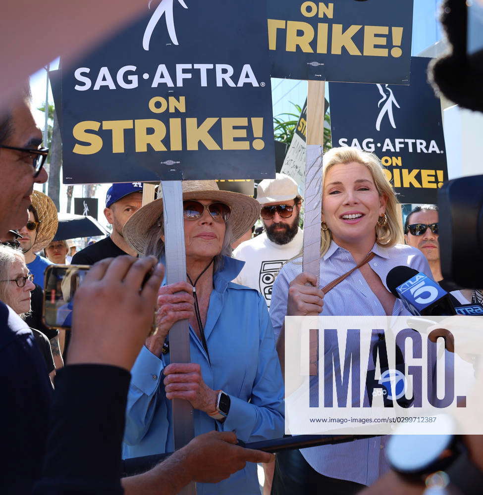 Hollywood, California, U.S.A. 20th July, 2023. Jane Fonda, and June Diane  Raphael, part of the cast of the seven-season hit Netflix TV show Grace and  Frankie, are walking the SAG-AFTRA/WGA picket line