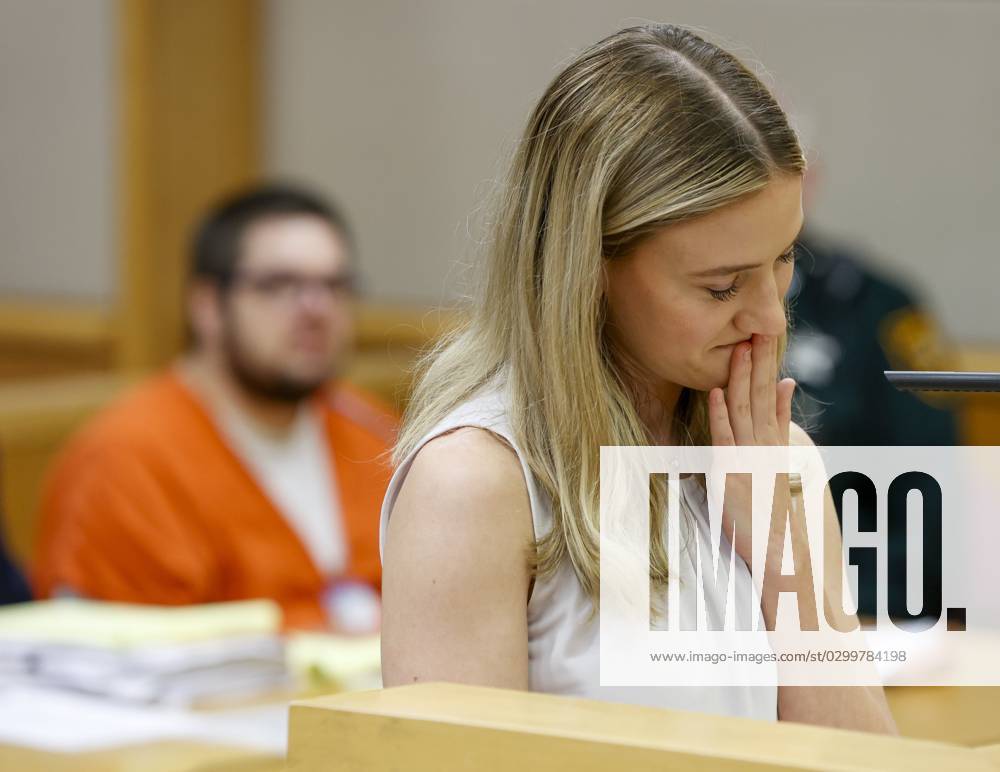 Clearwater, Florida, USA: Kelly Dorsey, 24, the daughter of Janine ...