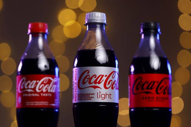Light Sorten Different varieties of the Coca Cola brand are on a table Coca Cola ...