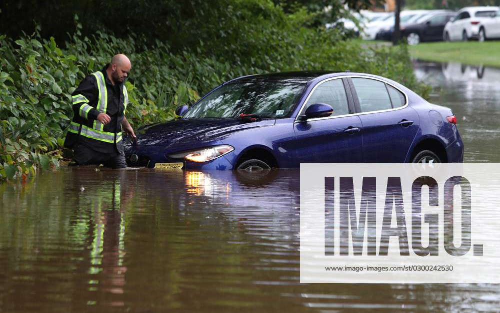 News: West Nyack Flooding July 25, 2023; West Nyack, NY, USA; A car is ...