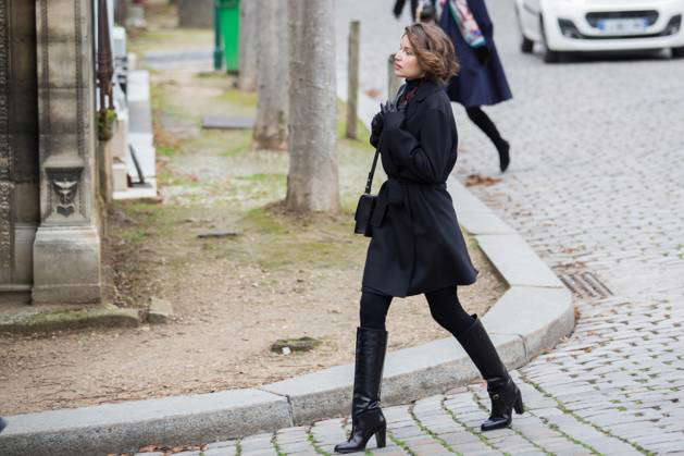 HOMMAGE A LUC BONDY AU CIMETIERE DU PERE LACHAISE LAETITIA CASTA ...